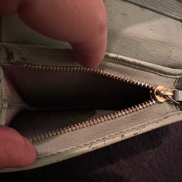 Gucci 2022 Star Bananya Compact Wallet - Picture 11 of 11